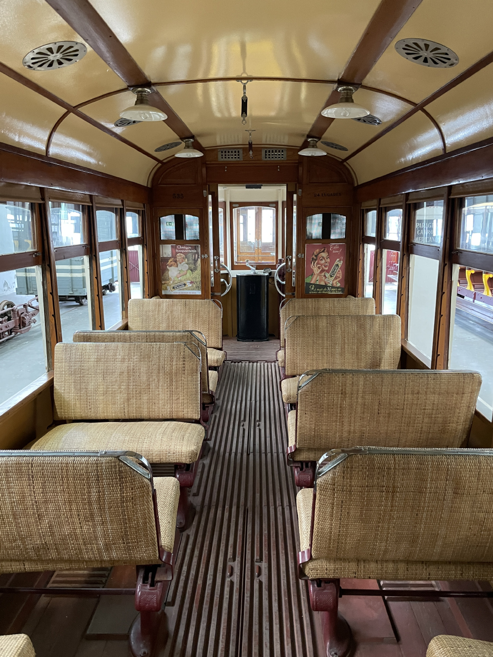 Lizbona, Carris 2-axle motorcar (Standard) Nr 535