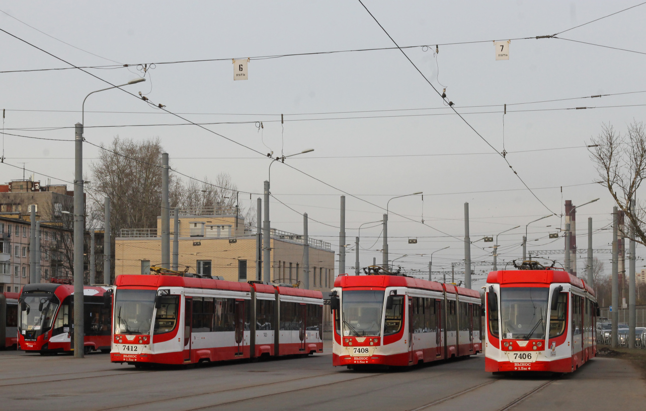 Санкт-Петербург, 71-631-02 № 7412; Санкт-Петербург, 71-631-02 № 7408; Санкт-Петербург, 71-631-02 № 7406; Санкт-Петербург — Конечные станции и разворотные кольца