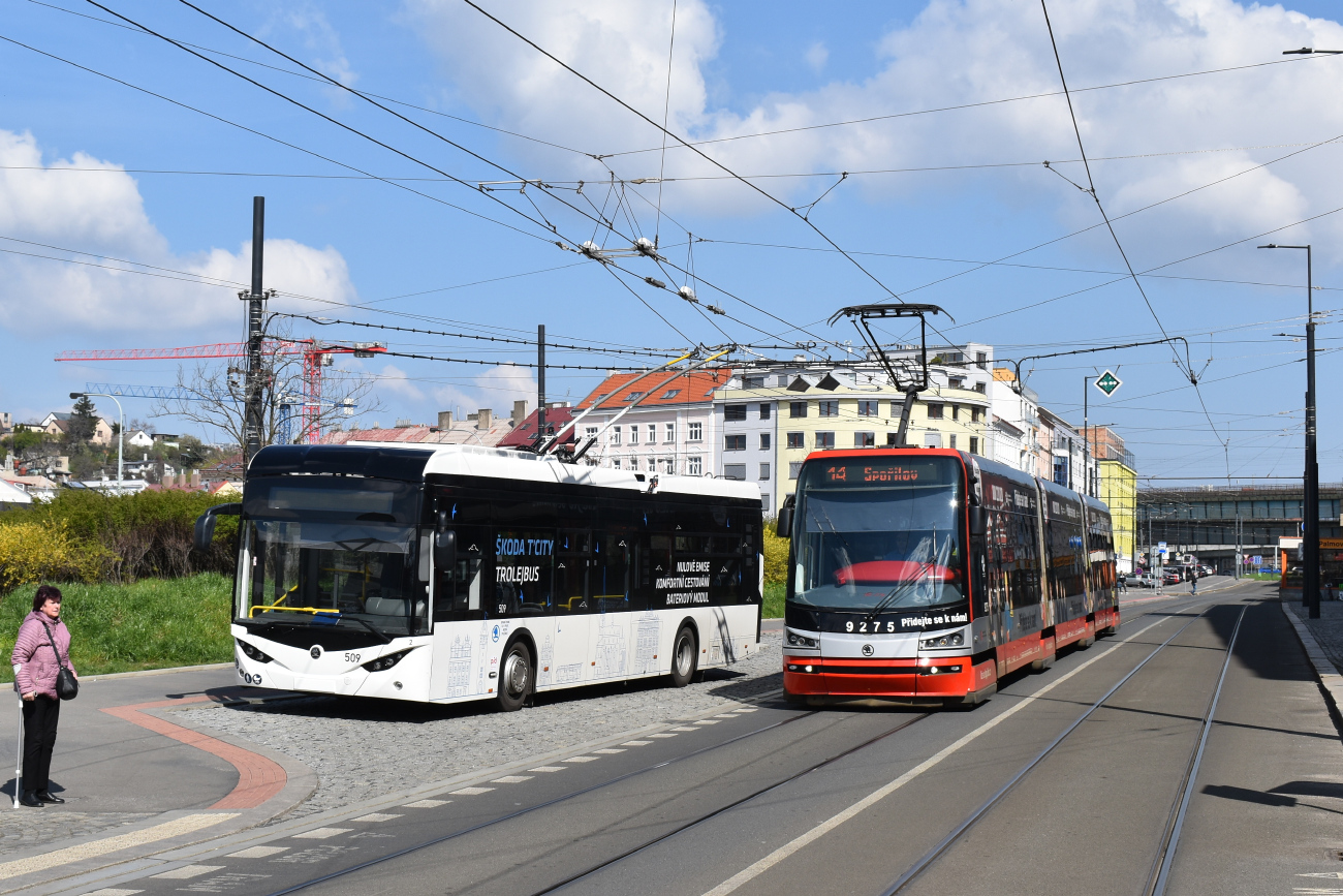 Прага, Škoda 36Tr TEMSA № 509; Прага, Škoda 15T3 ForCity Alfa Praha № 9275 Прага, Škoda 36Tr TEMSA № 509; Прага, Škoda 15T3 ForCity Alfa Praha № 9275