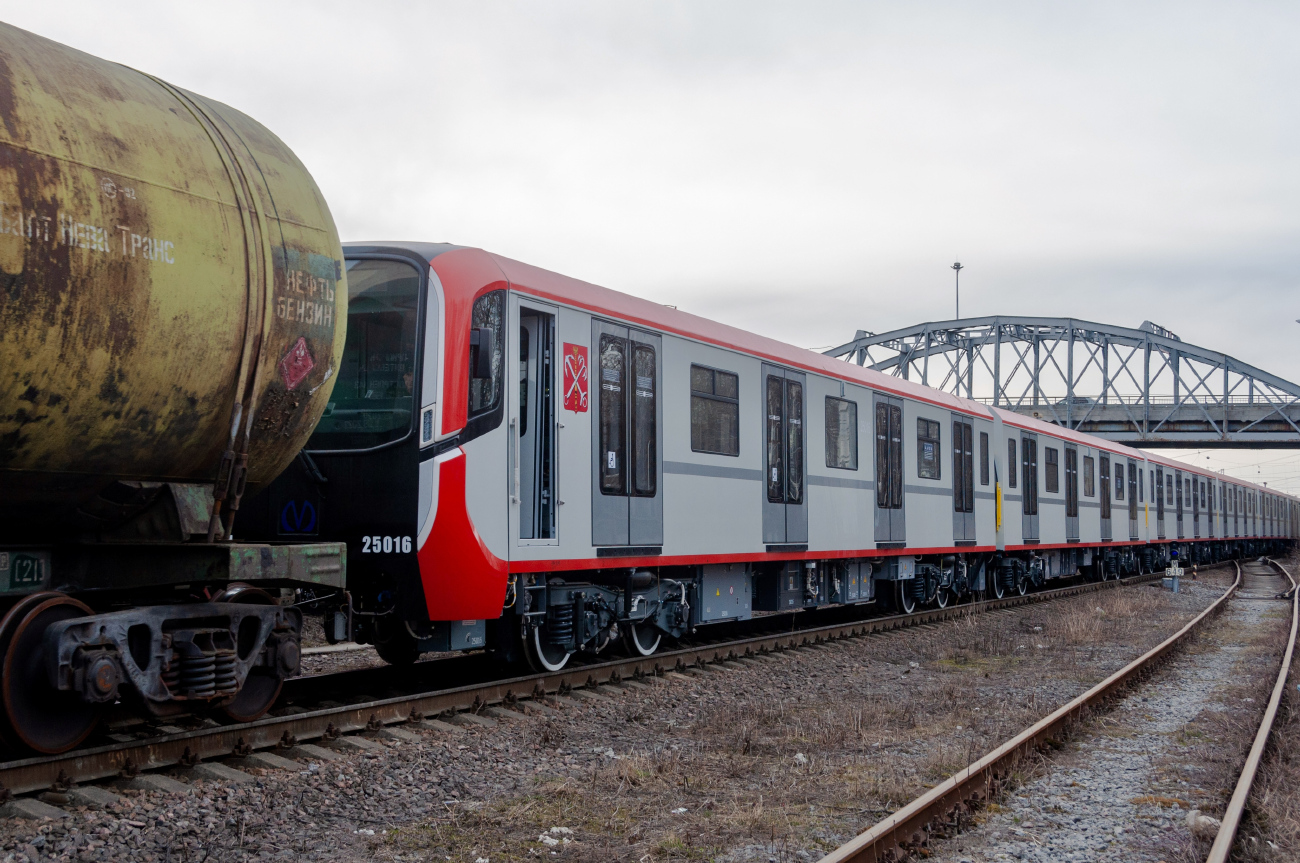 Санкт-Петербург, 81-725.1  «Балтиец» № 25016; Санкт-Петербург — Метрополитен — Перегонка вагонов метро по ж/д
