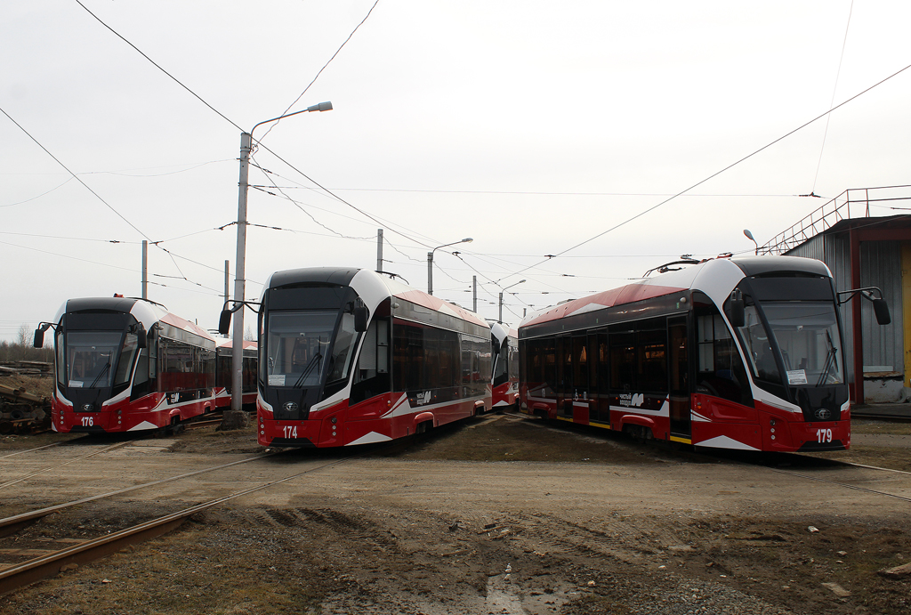 Череповец, 71-911ЕМ «Львёнок» № 174; Череповец, 71-911ЕМ «Львёнок» № 179