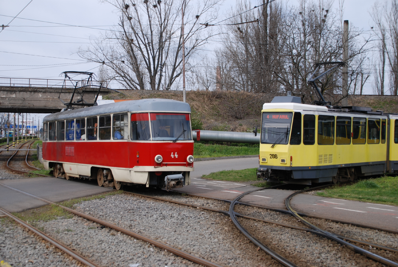 Орадя, Tatra T4D-Z № 44; Орадя, Tatra KT4DM № 208