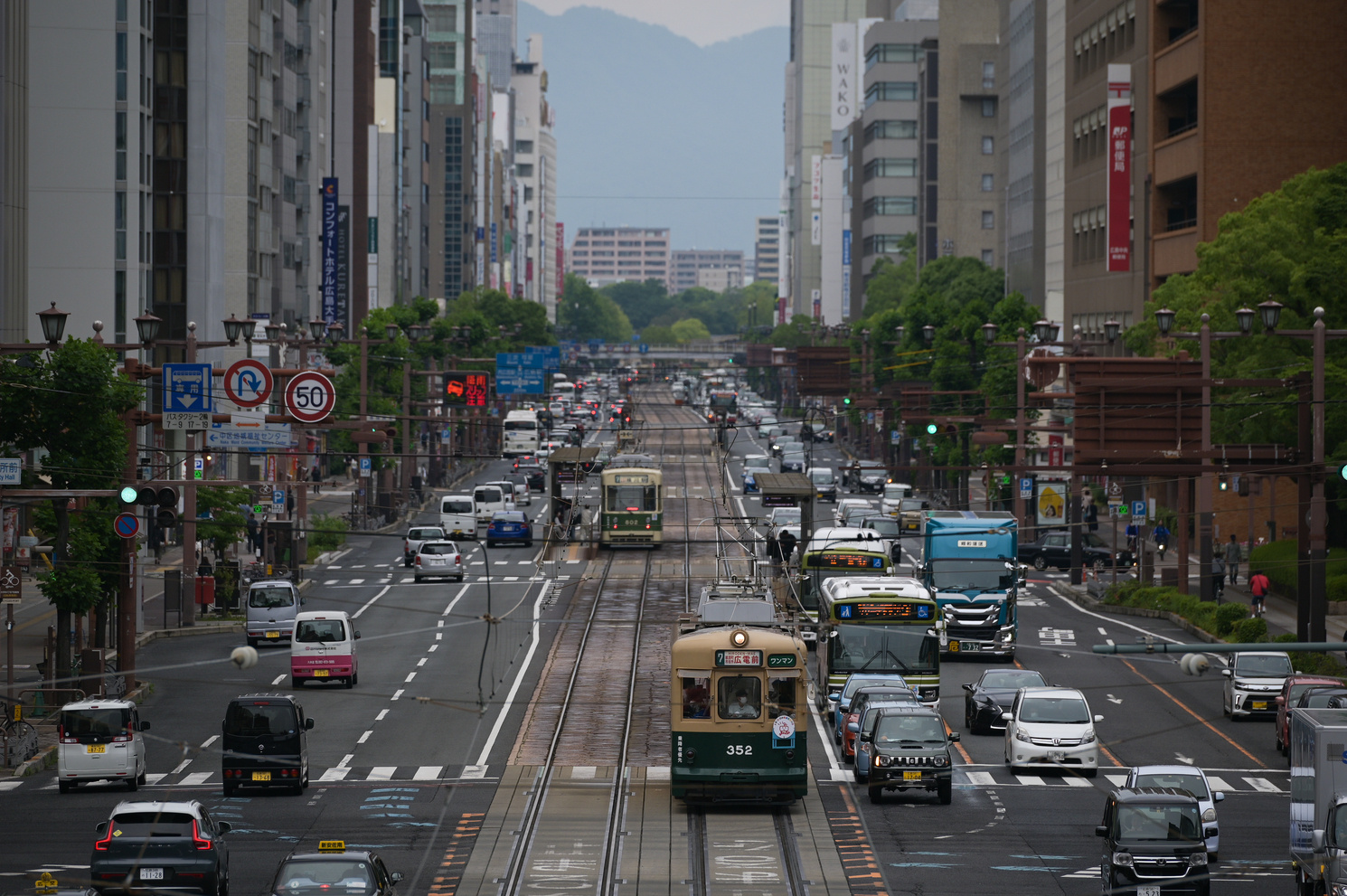 Хиросима, Hiroshima 350 series № 352; Хиросима, Hiroshima 800 series № 802