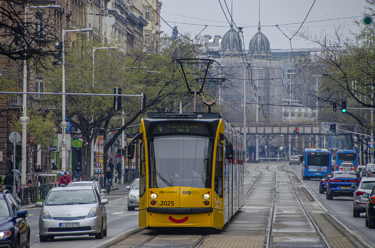 Budapesta, Siemens Combino Supra NF12B Nr. 2025