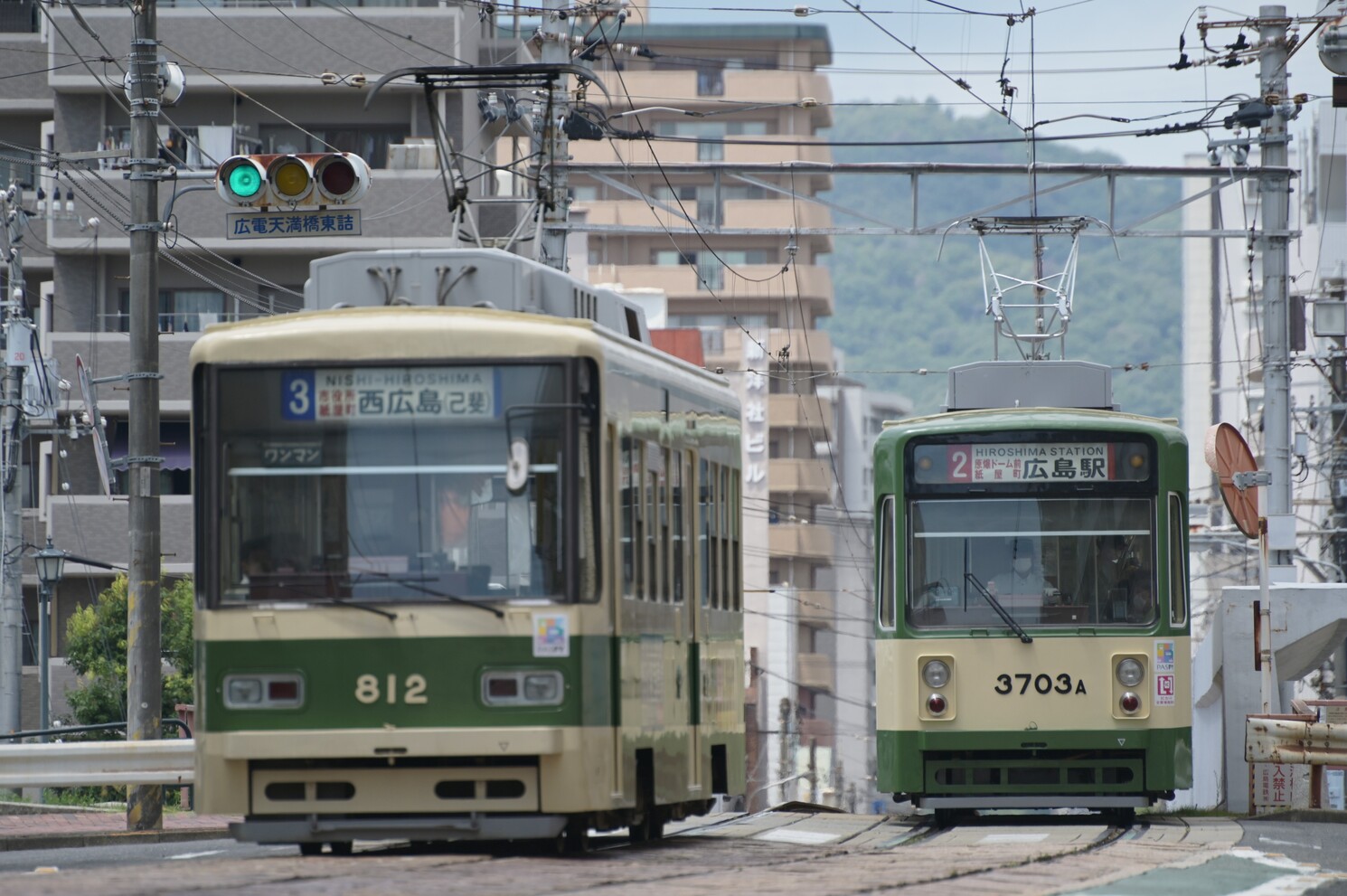 Хиросима, Hiroshima 800 series № 812; Хиросима, Green Liner Hiroshima series 3700 № 3703