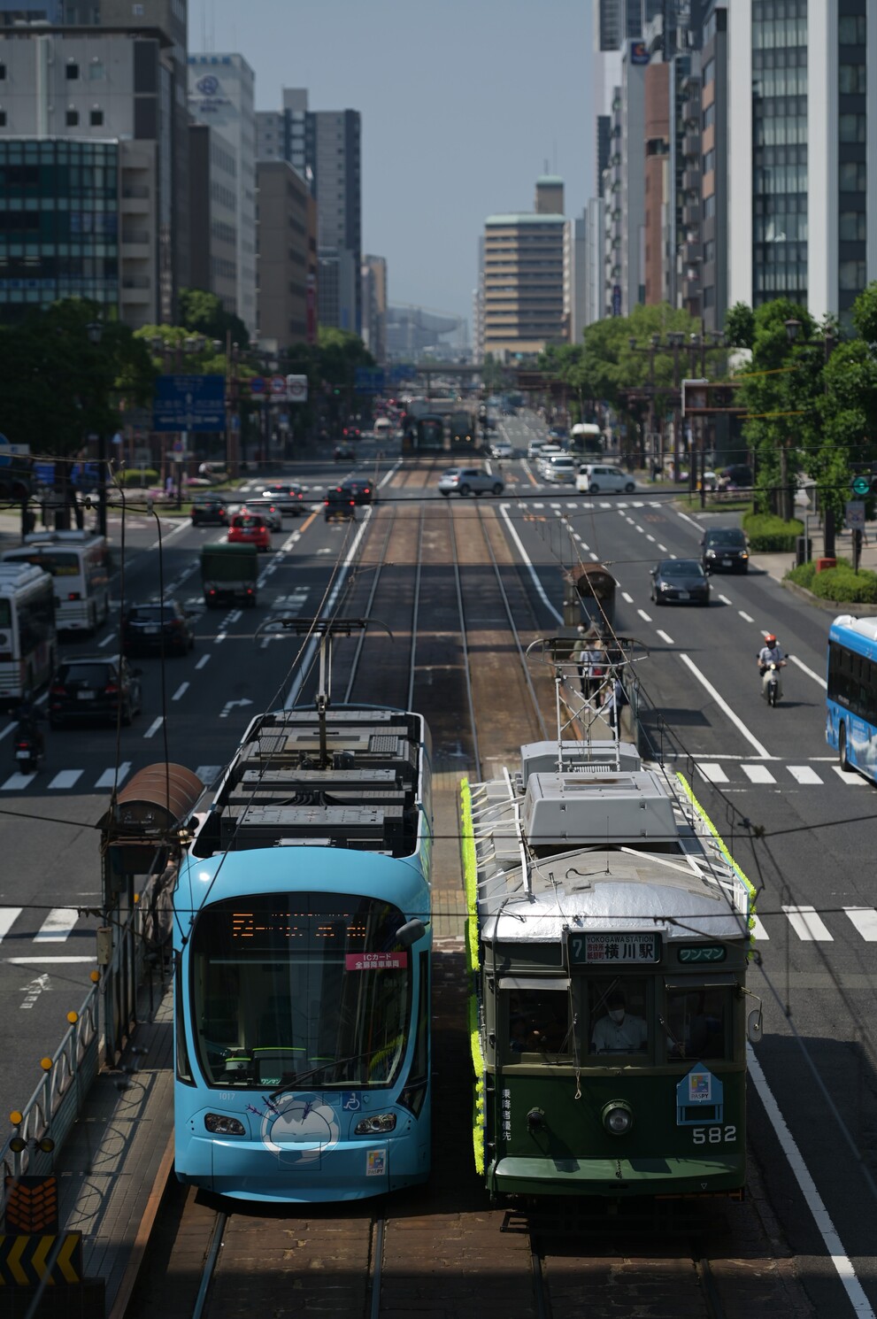Хиросима, Hiroshima 570 series № 582; Хиросима, Green Mover Lex Hiroshima series 1000 № 1017