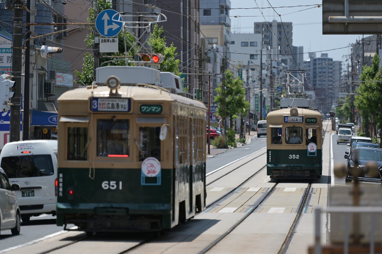 Хіросіма, Hiroshima 650 series № 651; Хіросіма, Hiroshima 350 series № 352