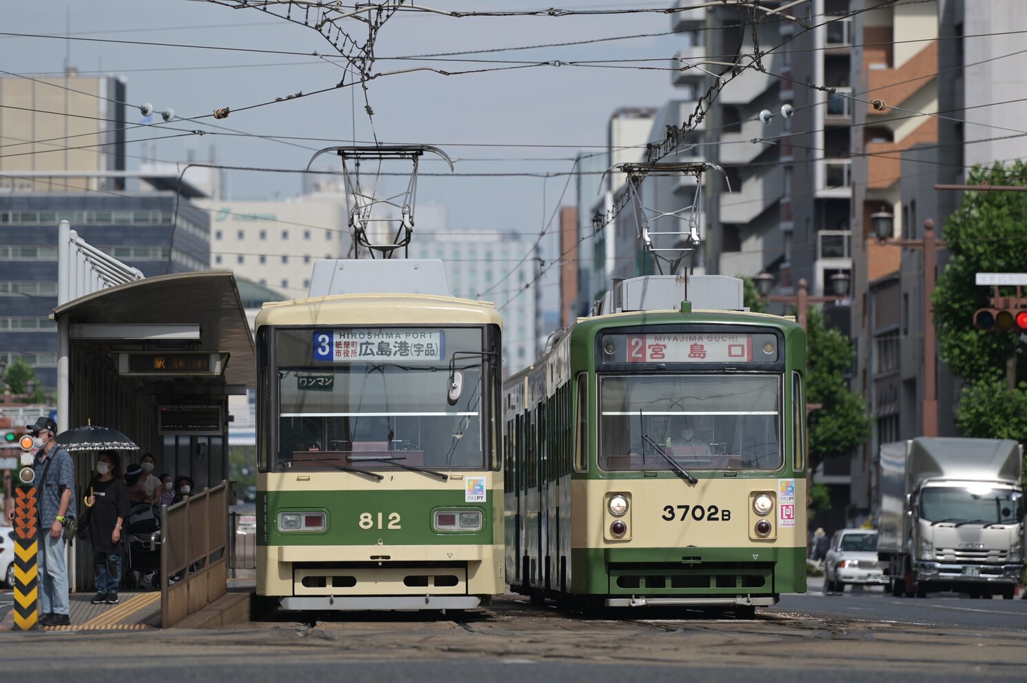 Хиросима, Hiroshima 800 series № 812; Хиросима, Green Liner Hiroshima series 3700 № 3702