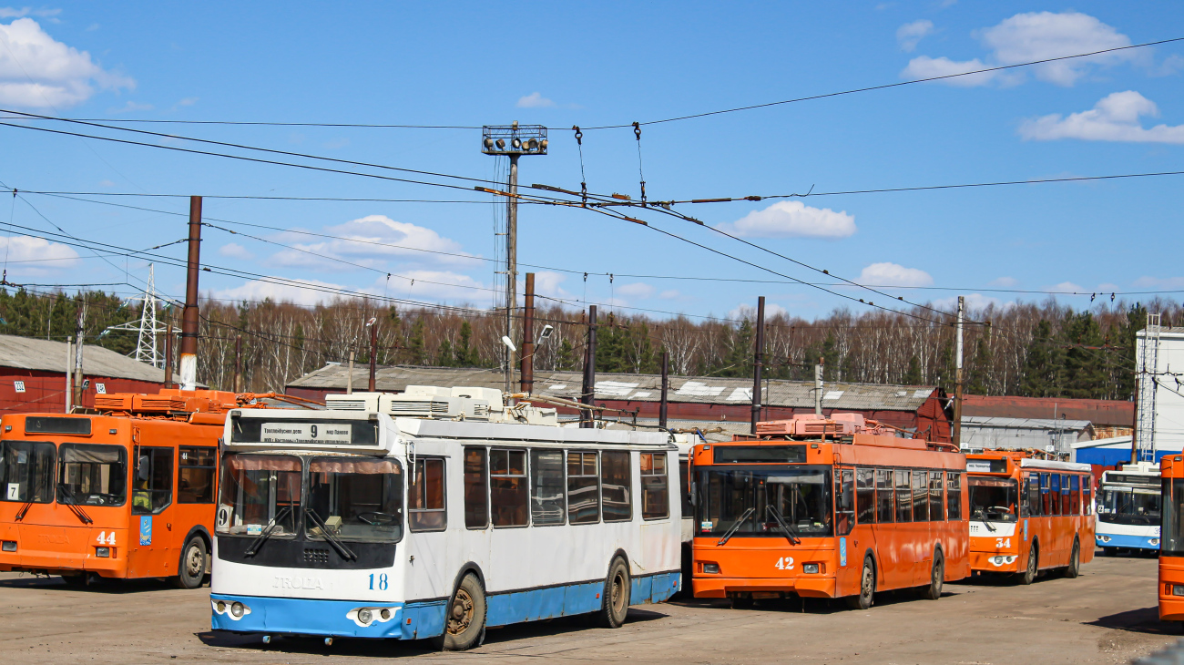 Кострома, ЗиУ-682Г-016.02 № 18; Кострома, Тролза-5275.05 «Оптима» № 42