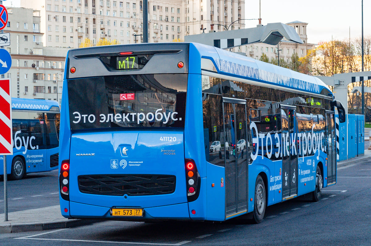 Moskva, KAMAZ-6282 č. 411120
