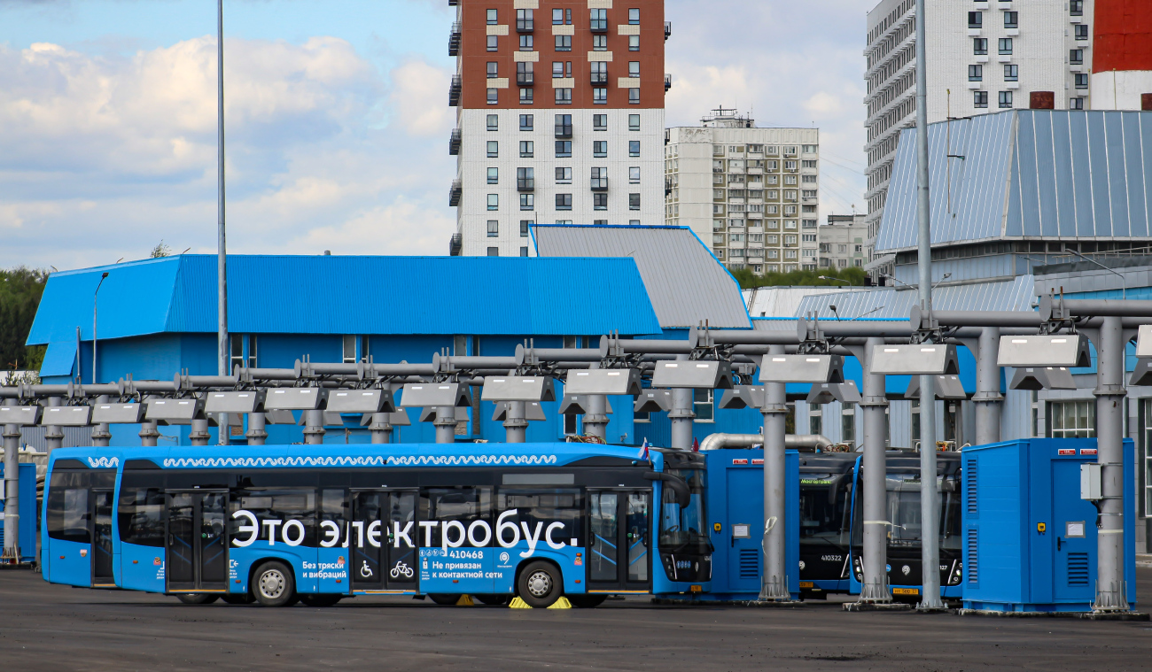 Moskau, KAMAZ-6282 Nr. 410468; Moskau — Construction of an electric bus (trolleybus) depot in Mitino district; Moskau — Electric power service — Charging stations; Moskau — Miscellaneous photos