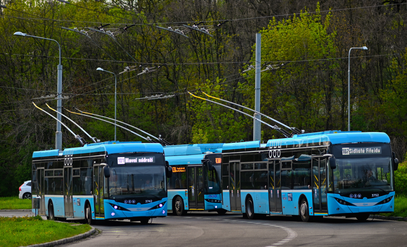 Острава, Škoda 36Tr TEMSA № 3742; Острава, Škoda 36Tr TEMSA № 3752
