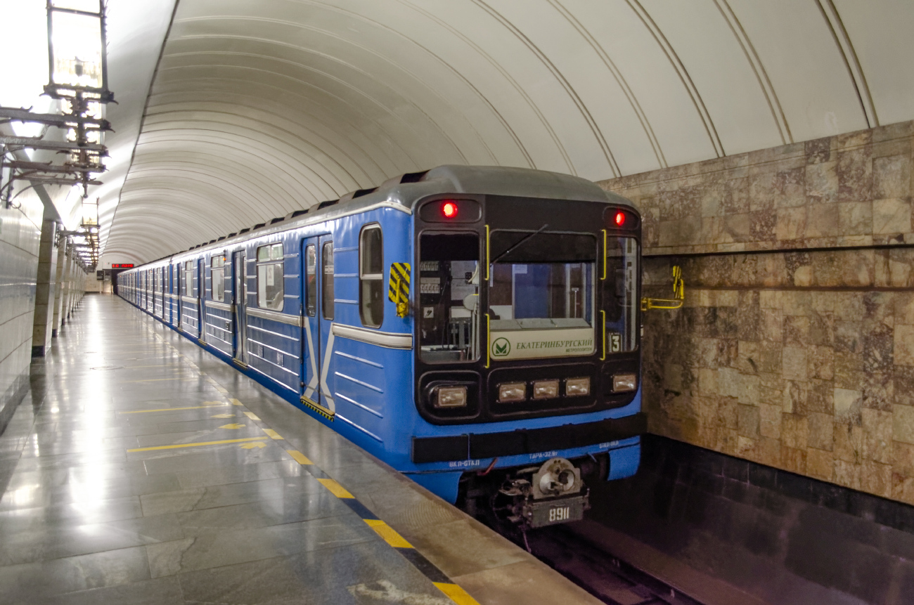 Екатеринбург, 81-717.5 (ЛВЗ/ВМ) № 8911