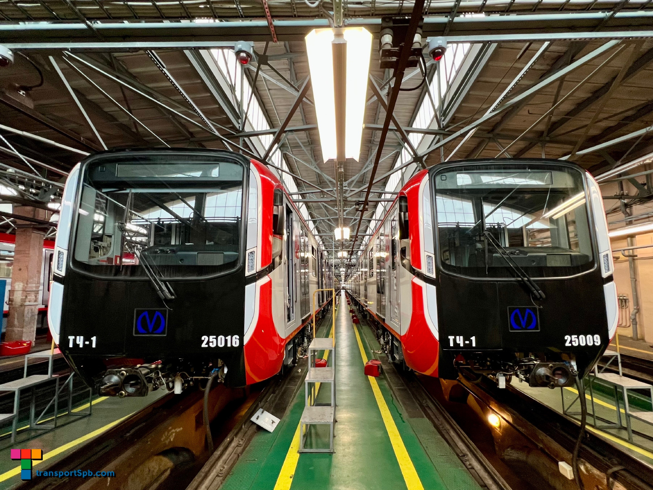 Санкт-Петербург, 81-725.1  «Балтиец» № 25016; Санкт-Петербург, 81-725.1  «Балтиец» № 25009