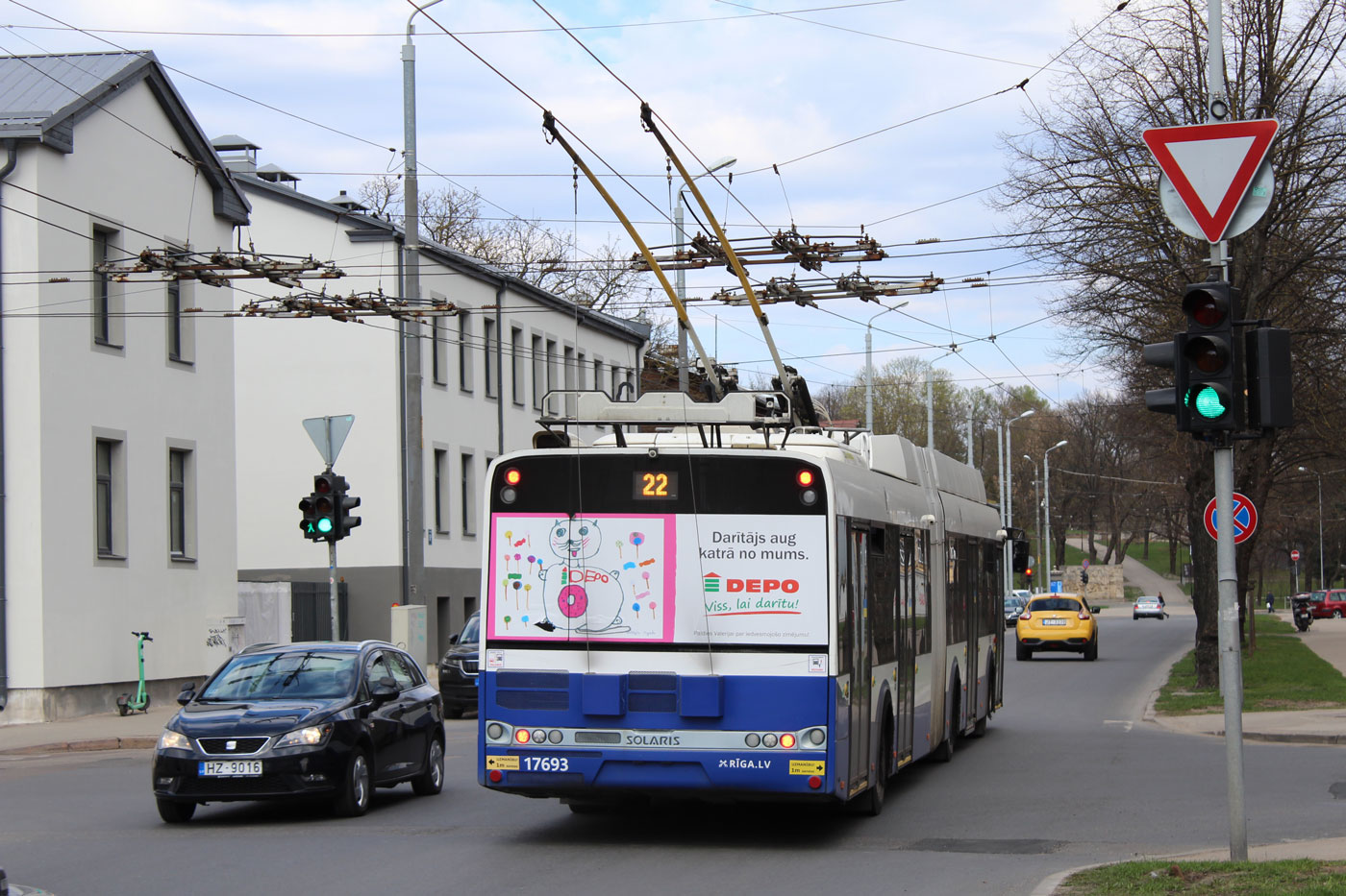 Riga, Škoda 27Tr Solaris III č. 17693