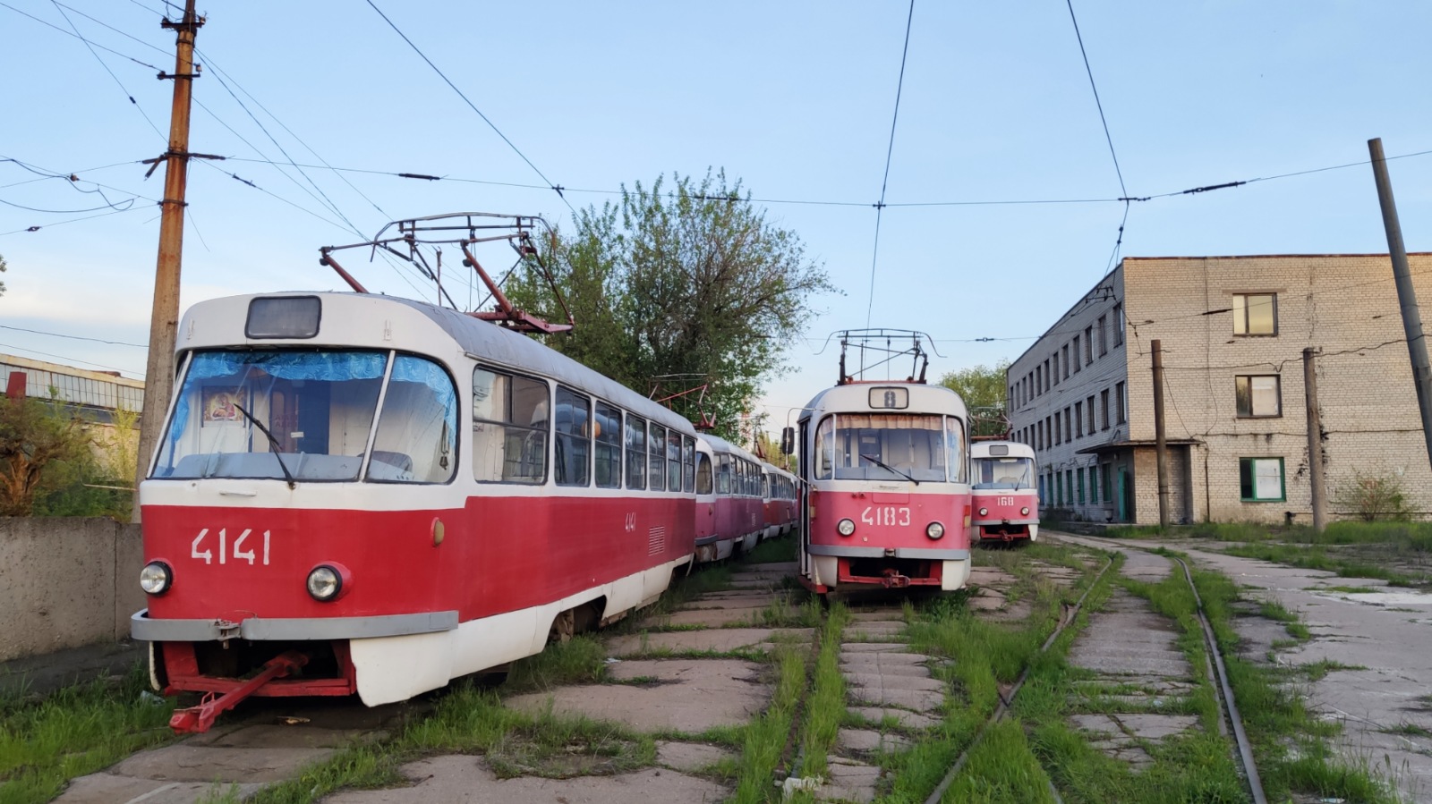 Doņecka, Tatra T3SU № 4141; Doņecka, Tatra T3A № 4183; Doņecka, Tatra T3SU № 168