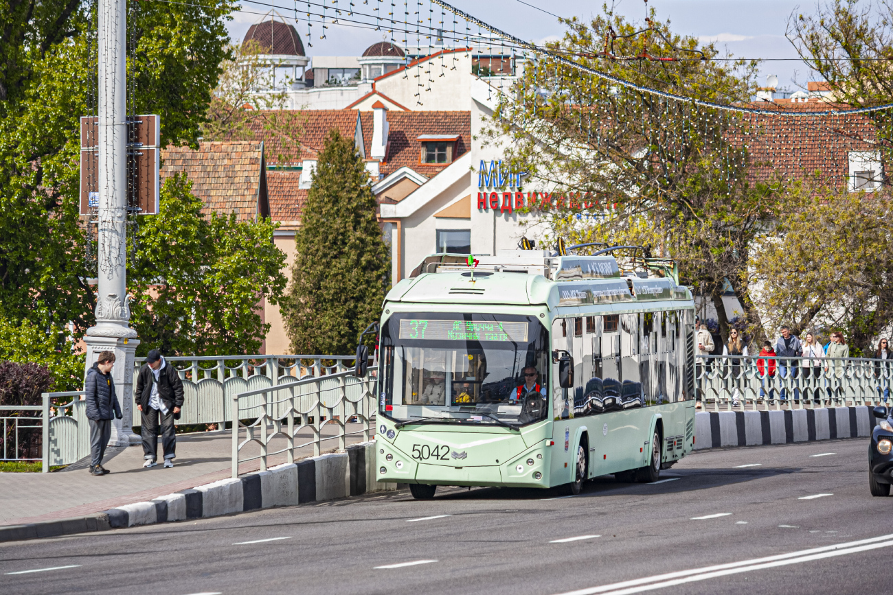 Минск, БКМ 32100D № 5042