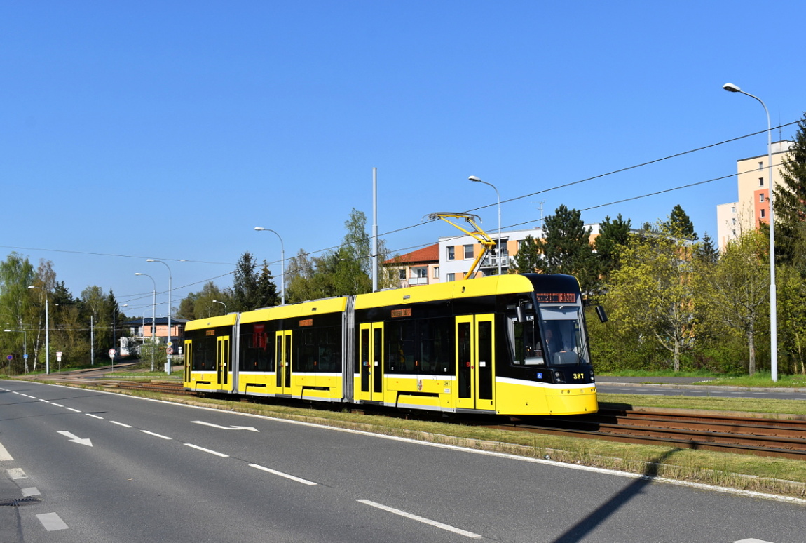 Pilsen, Škoda 40T ForCity Smart Nr. 387; Pilsen — Werksneue Straßenbahnen aus der Škoda-Fabrik