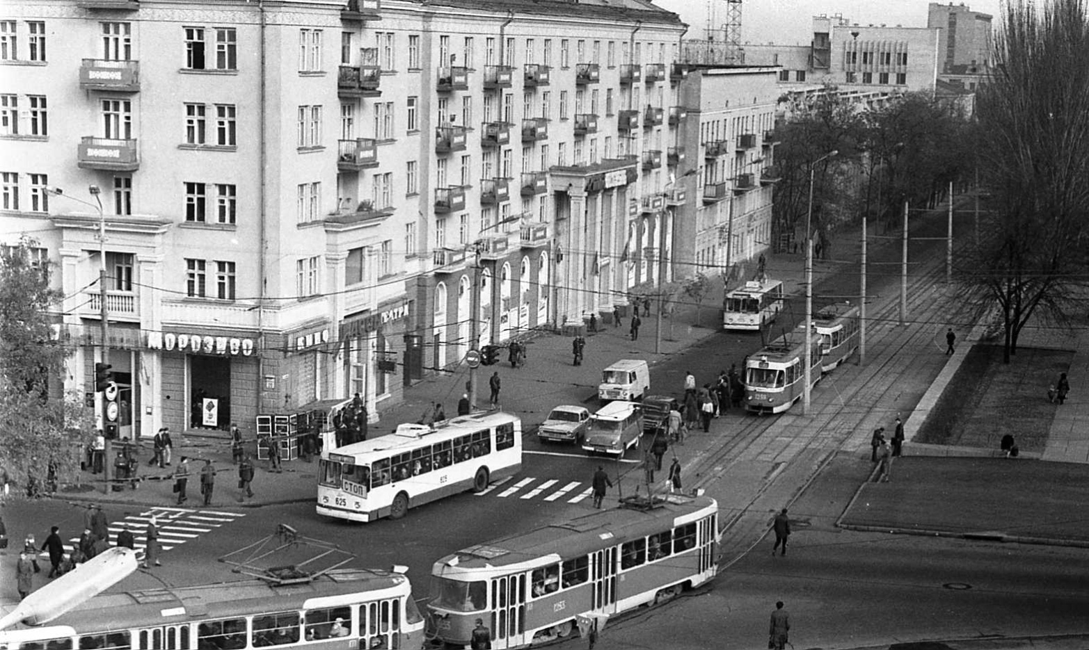 Днепр, Tatra T3SU № 1234; Днепр, ЗиУ-682В № 625; Днепр, Tatra T3SU № 1233; Днепр, Tatra T3SU № 1259; Днепр, Tatra T3SU № 1260; Днепр — Исторические фотографии: Трамвай; Днепр — Исторические фотографии: Троллейбус
