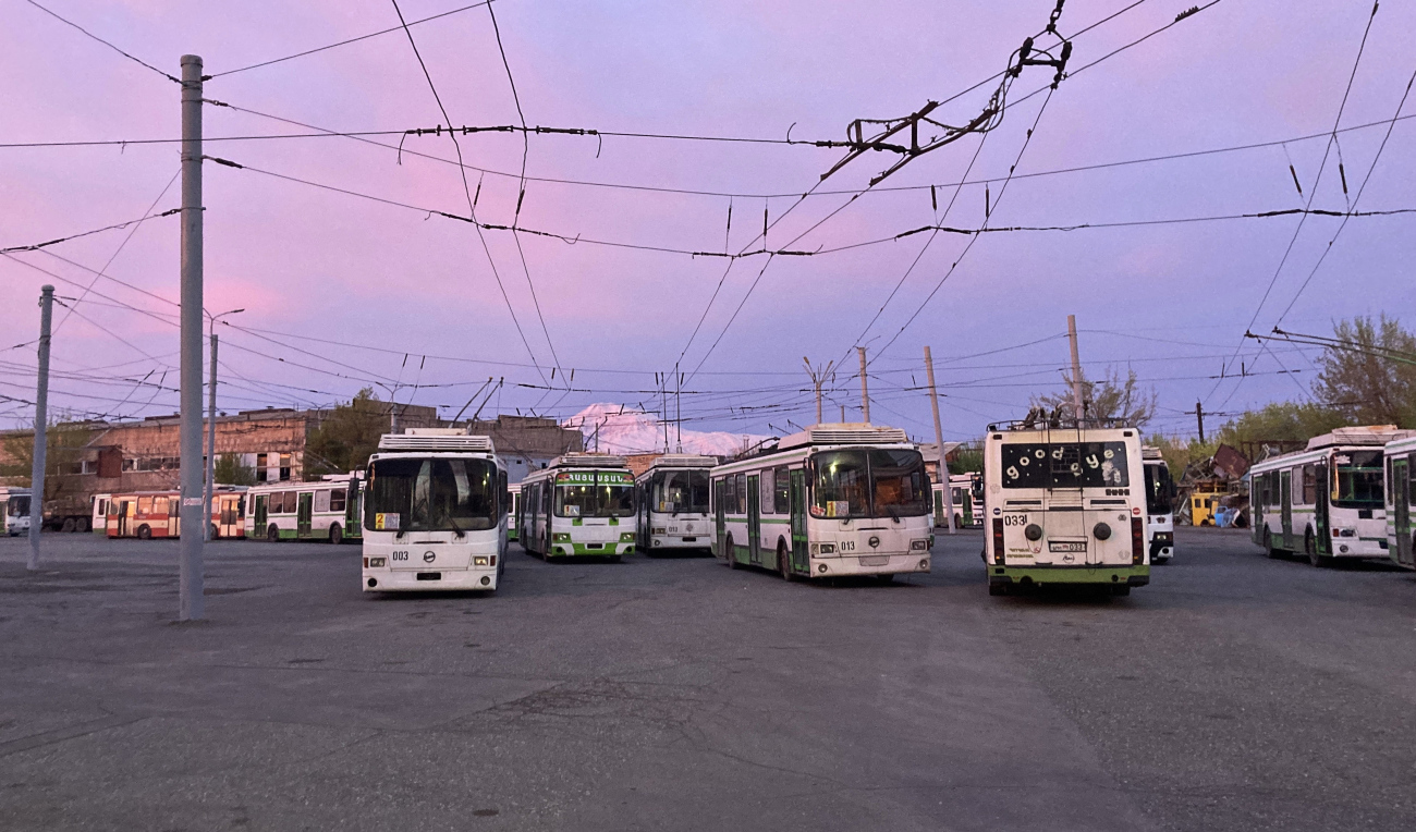Jerewan, LiAZ-52803 (VZTM) Nr. 003; Jerewan, LiAZ-5280 (VZTM) Nr. 013; Jerewan, LiAZ-5280 (VZTM) Nr. 033