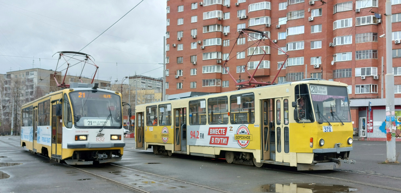 Екатеринбург, Tatra T6B5SU № 370; Екатеринбург, 71-405 № 832 Екатеринбург, Tatra T6B5SU № 370; Екатеринбург, 71-405 № 832
