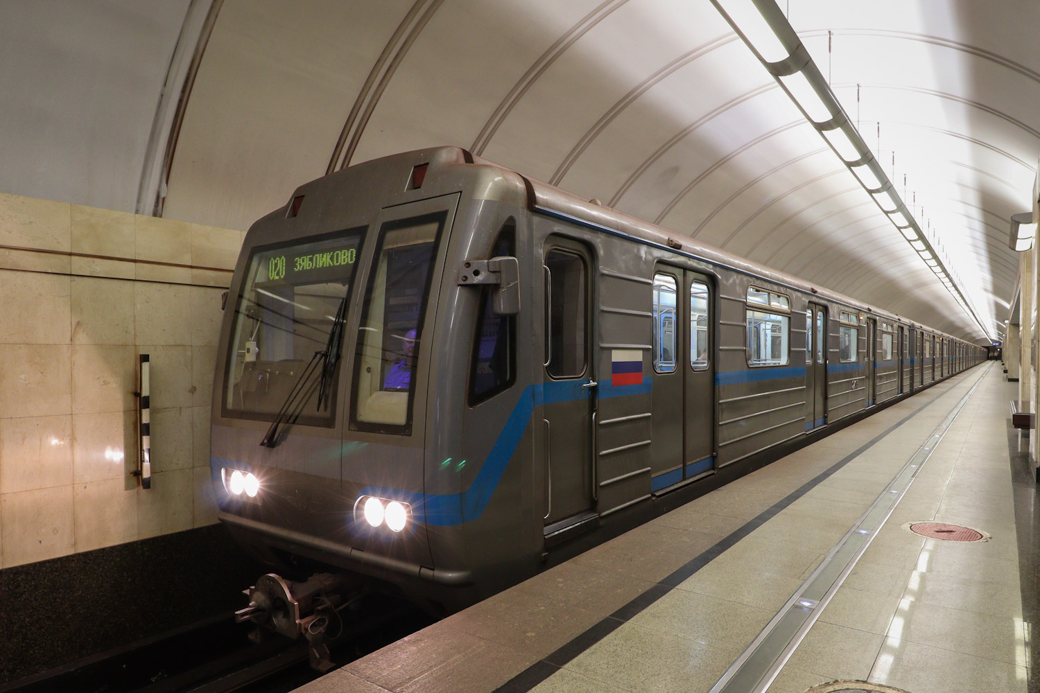 Moskva, 81-717.6 č. 27015