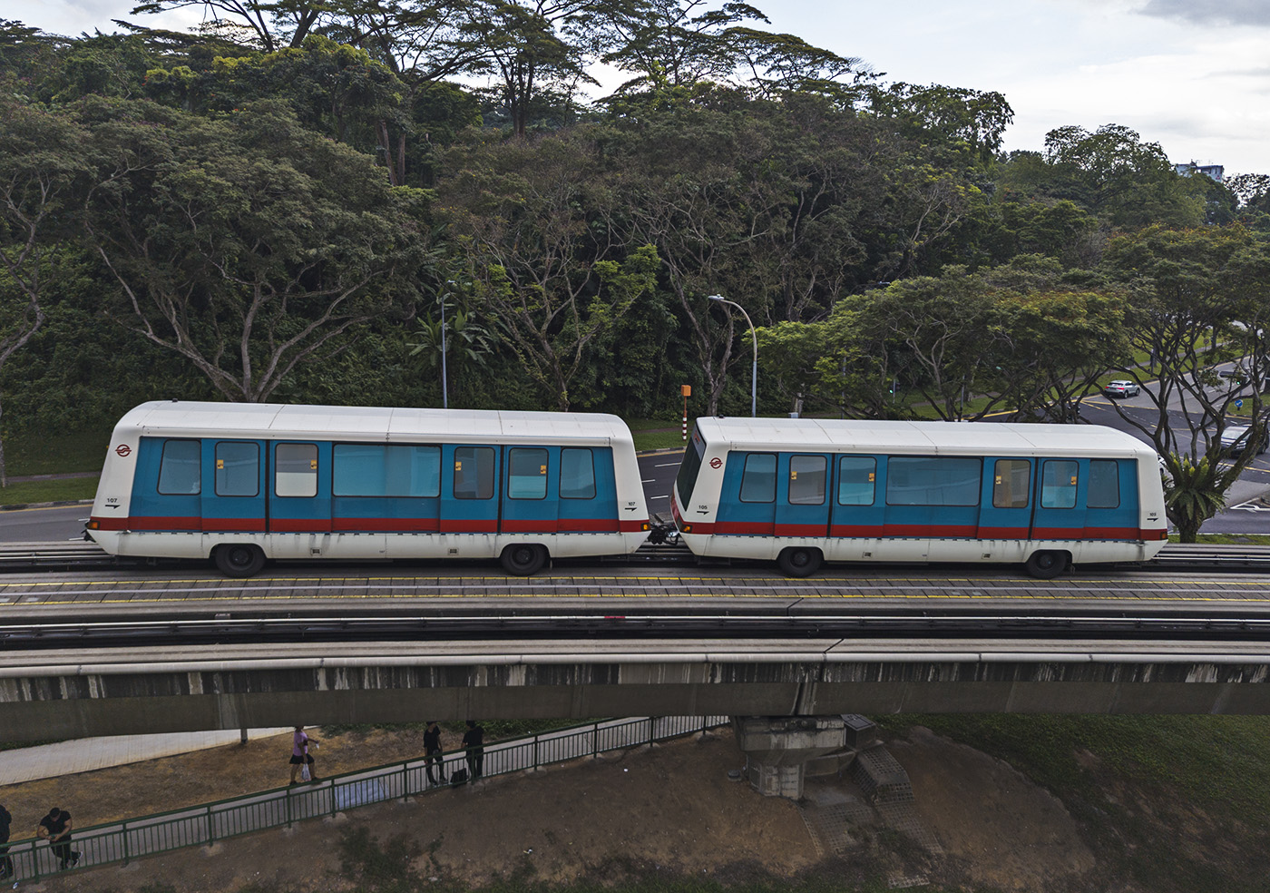 Singapore, Bombardier Innovia APM 100 nr. 107; Singapore, Bombardier Innovia APM 100 nr. 105; Singapore — Bukit Panjang LRT — Miscellaneous photos