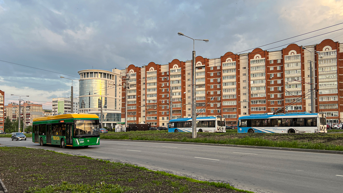 Пенза, УТТЗ-6241.01 «Горожанин» № 2301; Пенза, БКМ 321 № 2076