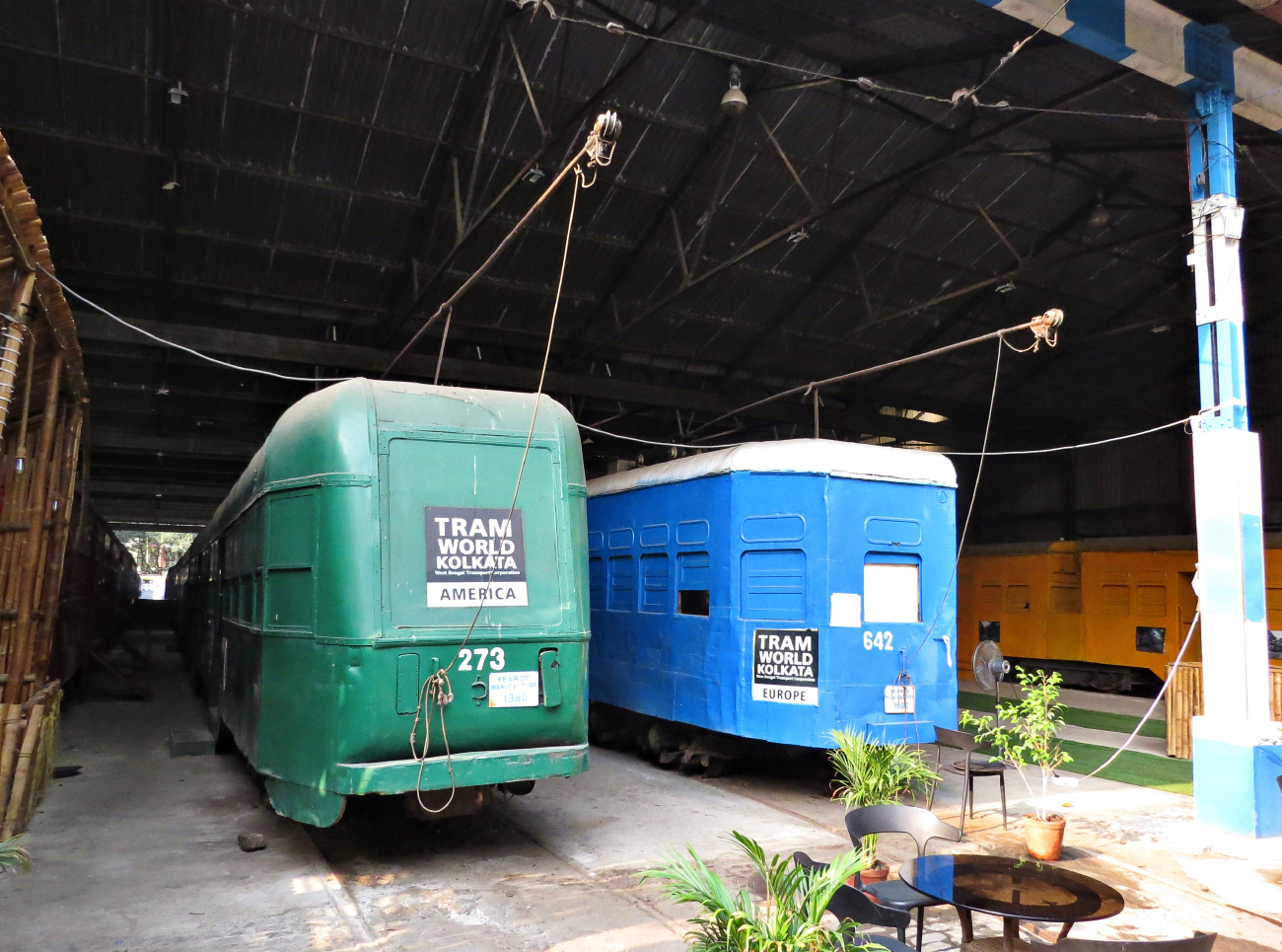 Калькутта, Series 207-281 № 273 (২৭৩); Калькутта, Calcutta Class N № 642 (৬৪২); Калькутта — Kolkata Tram World Museum