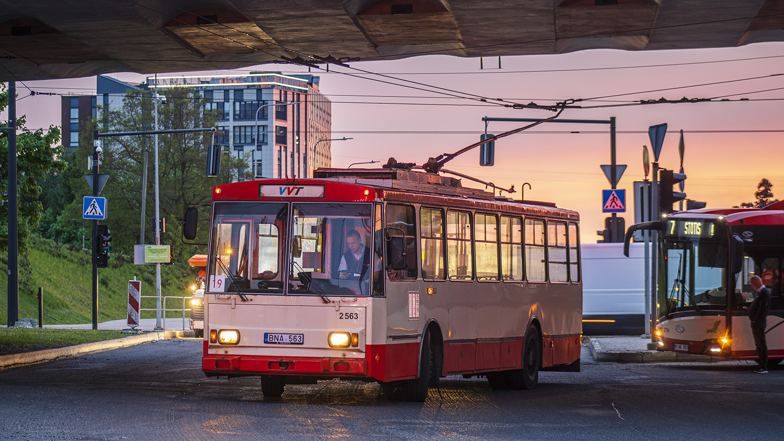 Вильнюс, Škoda 14Tr11/6 № 2563; Вильнюс — Проишествия, ДТП, поломки Вильнюс, Škoda 14Tr11/6 № 2563; Вильнюс — Проишествия, ДТП, поломки