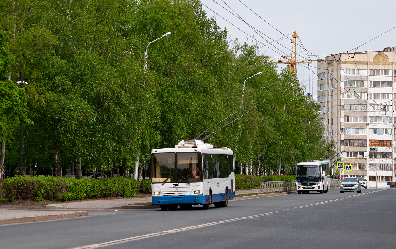 Ufa, NefAZ-BTZ 52765A č. 2103