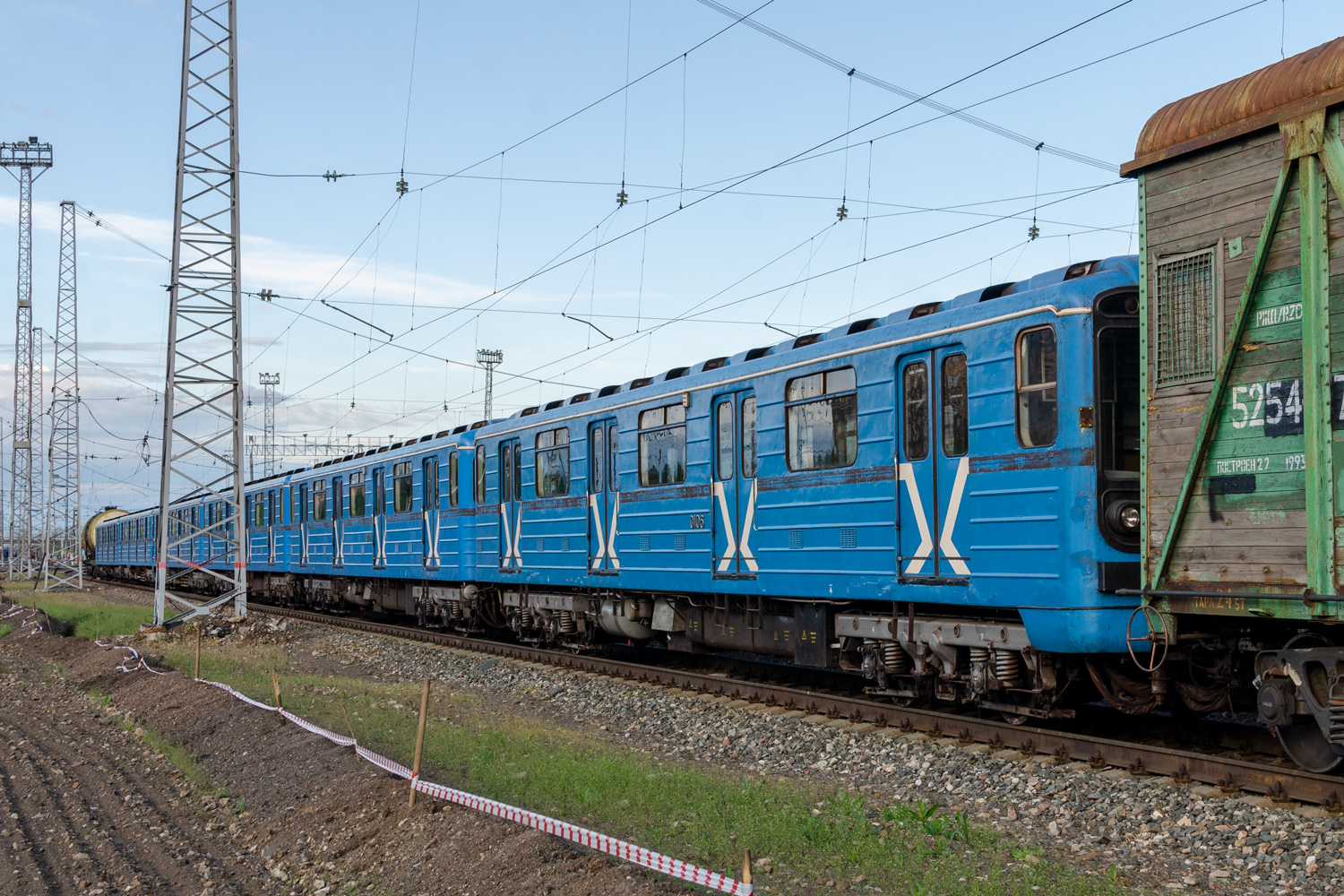 薩馬拉, 81-717 (MMZ) # 0106; 薩馬拉 — Transportation of subway cars by railway