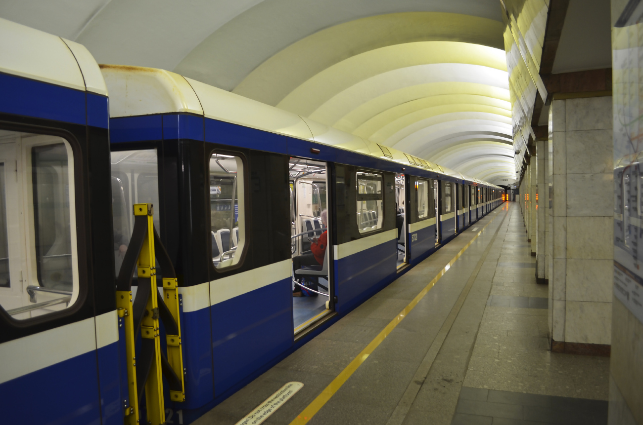 Санкт-Петербург, 81-557.1 «НеВа» № 57021