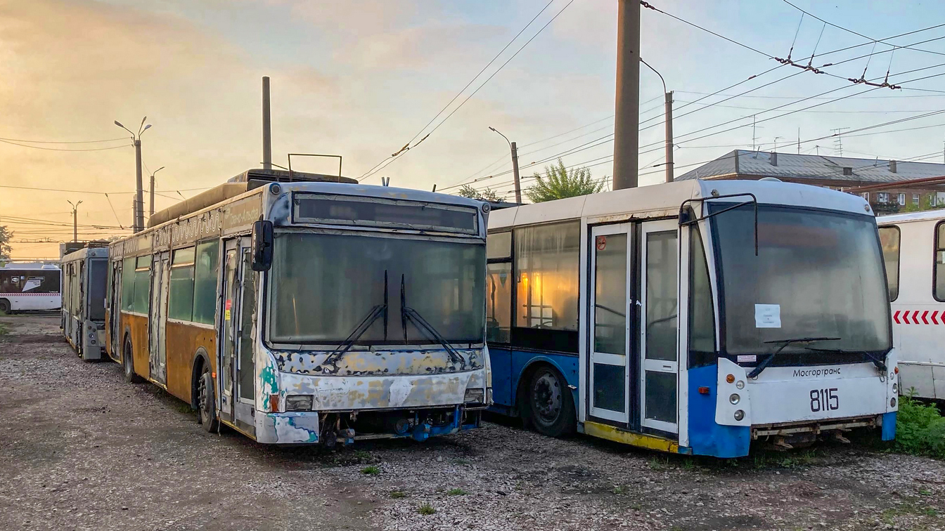 Krasnojarsk, Trolza-5265.00 “Megapolis” č. (8118); Krasnojarsk, VMZ-5298.01 (VMZ-463) č. (8236)