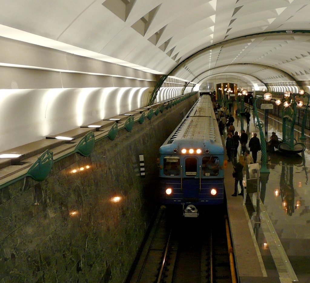 Москва — Метрополитен — [3] Арбатско-Покровская линия; Москва — Метрополитен — Подвижной состав — Еж/Ем-508/Ем-509