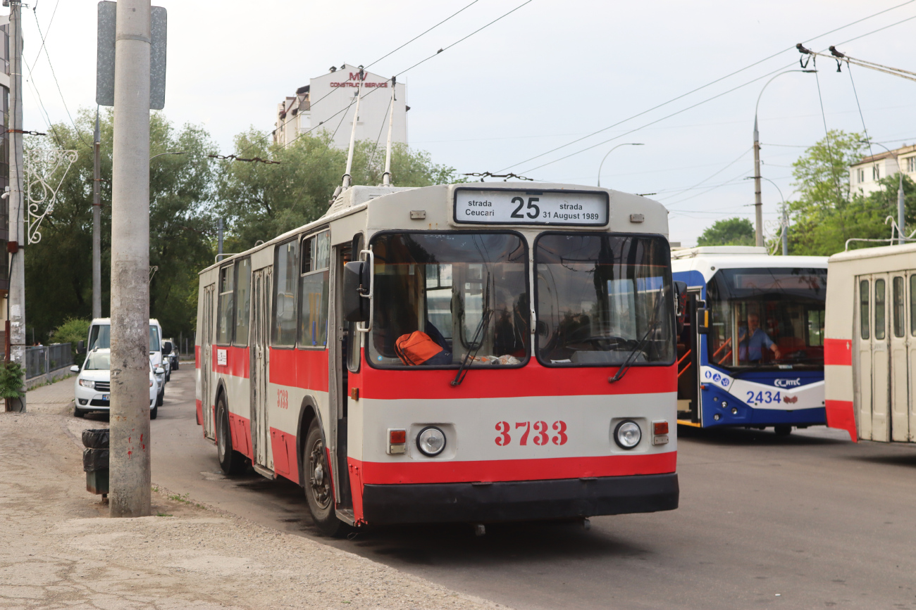 Кишинёв, ЗиУ-682В10 № 3733