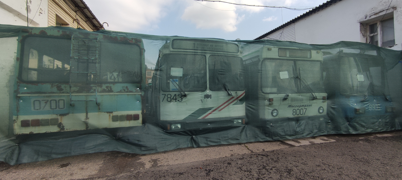 Москва, ЛиАЗ-МТрЗ-6220 № 0700; Москва, АКСМ 101ПС № 7843 Москва, ЛиАЗ-МТрЗ-6220 № 0700; Москва, АКСМ 101ПС № 7843