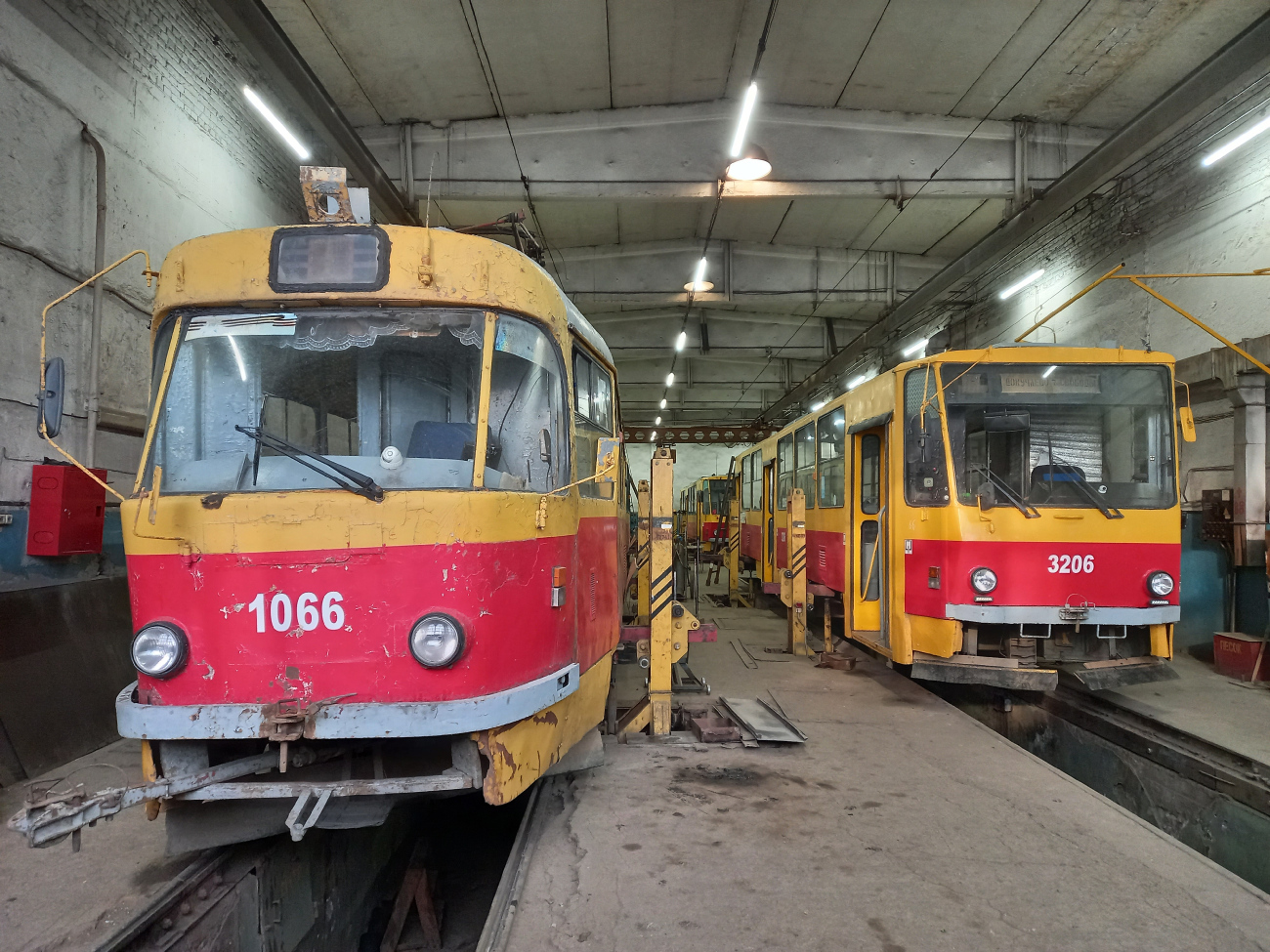 Барнаул, Tatra T3SU № 1066; Барнаул, Tatra T6B5SU № 3206