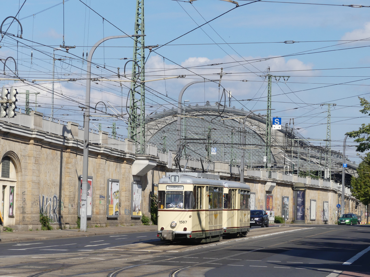 Дрезден, Gotha T57 № 1587 (201 310); Дрезден — 150 лет трамвайному движению в Дрездене (24.09.2022) Дрезден, Gotha T57 № 1587 (201 310); Дрезден — 150 лет трамвайному движению в Дрездене (24.09.2022)