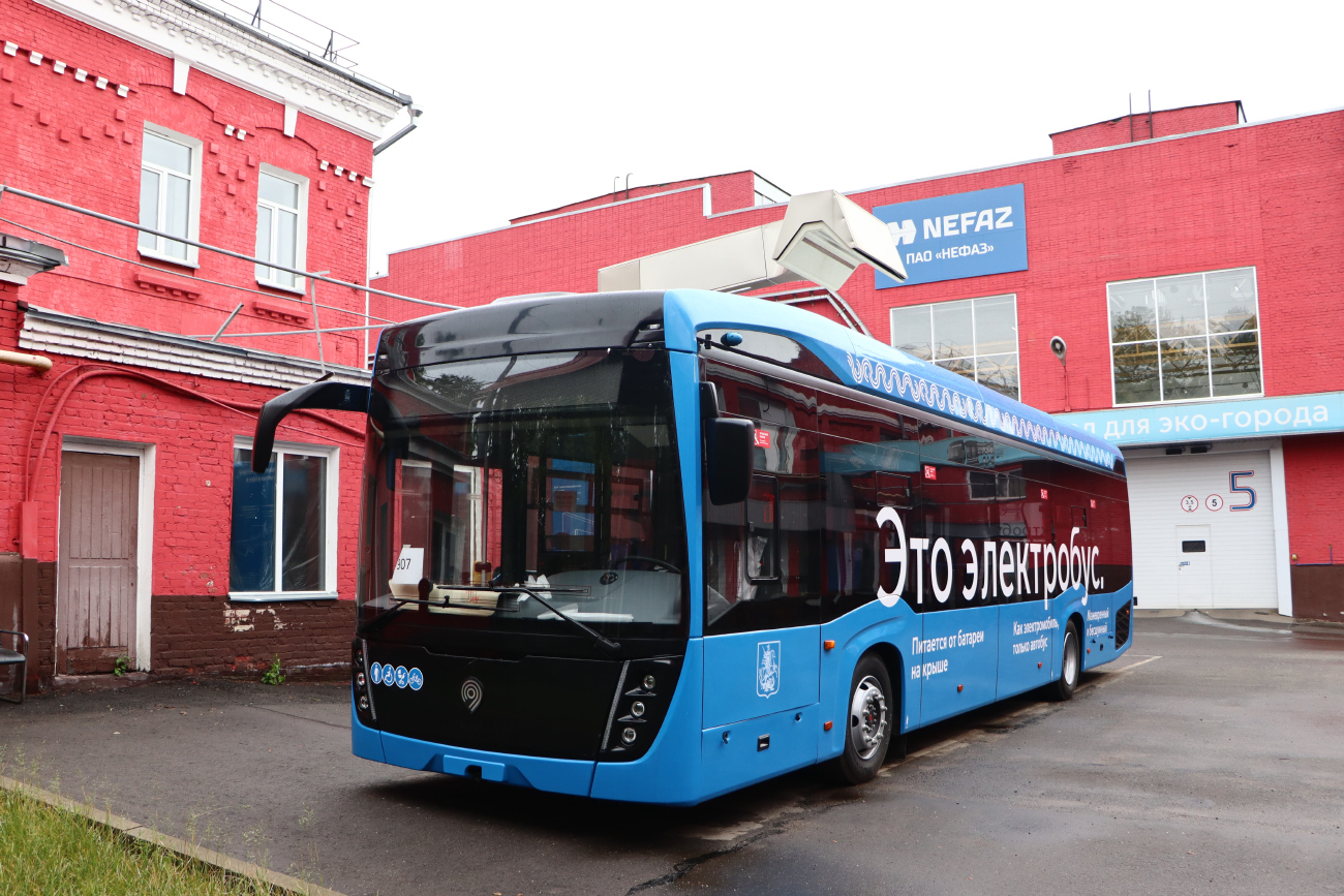 Москва, КАМАЗ-6282 № 490143; Москва — Сокольнический вагоноремонтно-строительный завод (СВАРЗ)