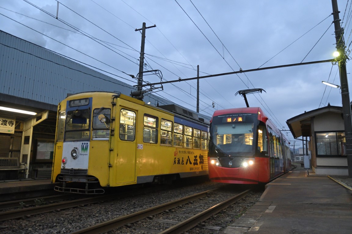 Takaoka, Nippon Sharyō Nr 7071; Takaoka, Niigata/Bombardier MLRV1000 Nr MLRV1003