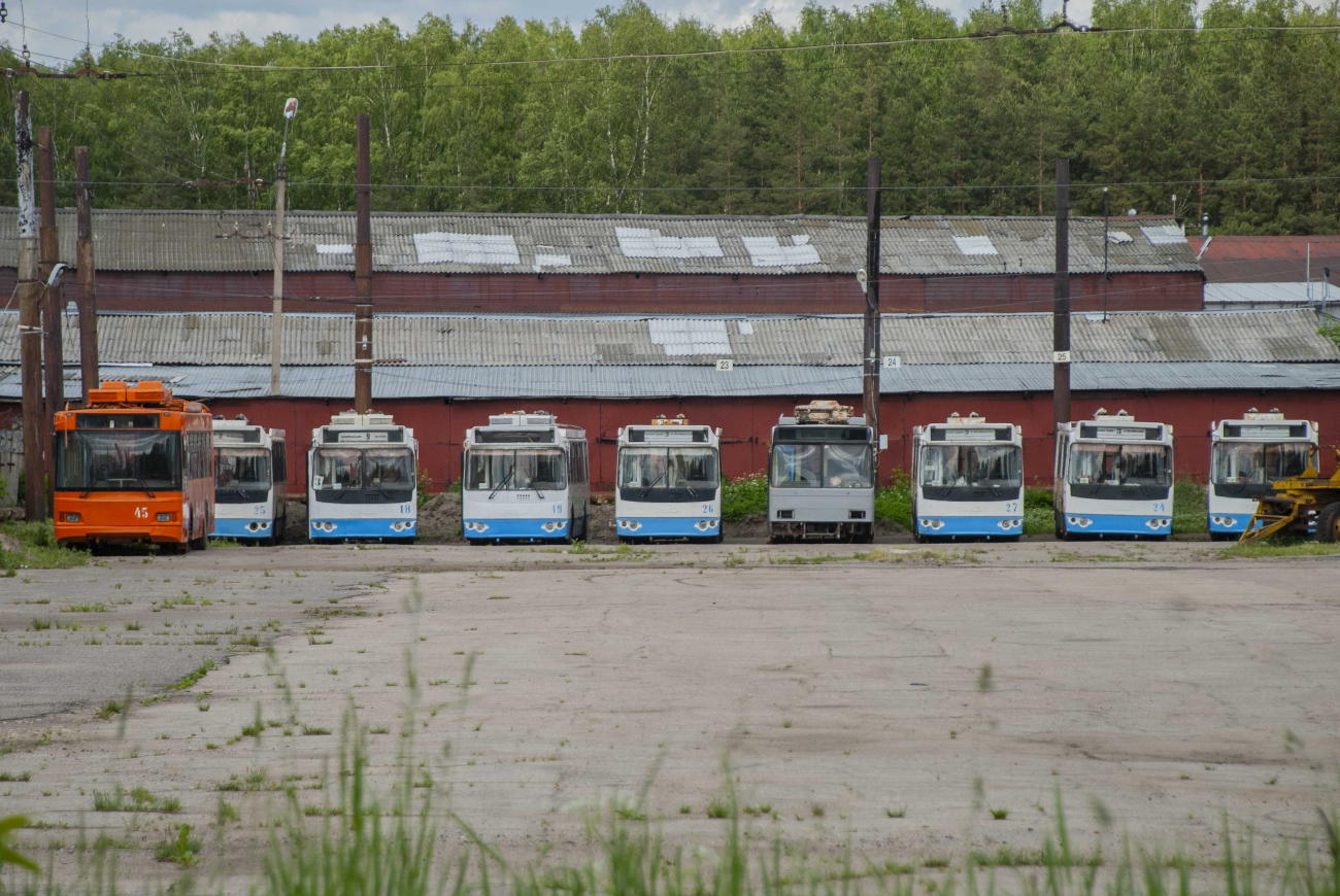 Kostroma, Trolza-5275.05 “Optima” № 45; Kostroma, ZiU-682G-016.02 № 18; Kostroma, ZiU-682G-016.02 № 19; Kostroma, ZiU-682G-016.05 № 26; Kostroma, VMZ-5298.00 (VMZ-375) № 22; Kostroma, ZiU-682G-016.05 № 27; Kostroma, ZiU-682G-016.05 № 24; Kostroma, ZiU-682G-016.05 № 28