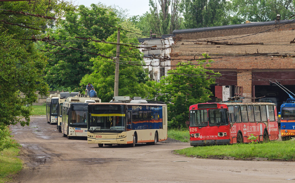 Кривой Рог, ЛАЗ E183D1 № 650; Кривой Рог, ЗиУ-682В [В00] № 626