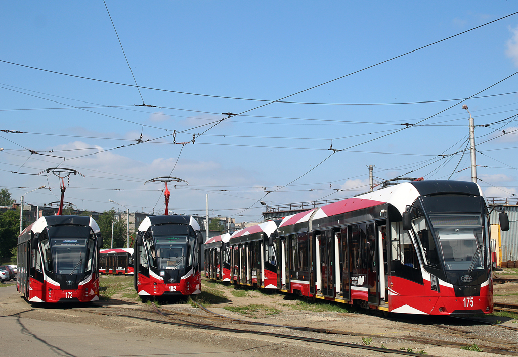 Череповец, 71-911ЕМ «Львёнок» № 172; Череповец, 71-923М «Богатырь-М» № 175