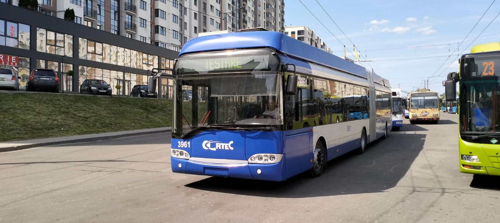 Кишинёв, Solaris Trollino II 18 AC № 3961; Кишинёв, Škoda 14TrDT/6M № 3827