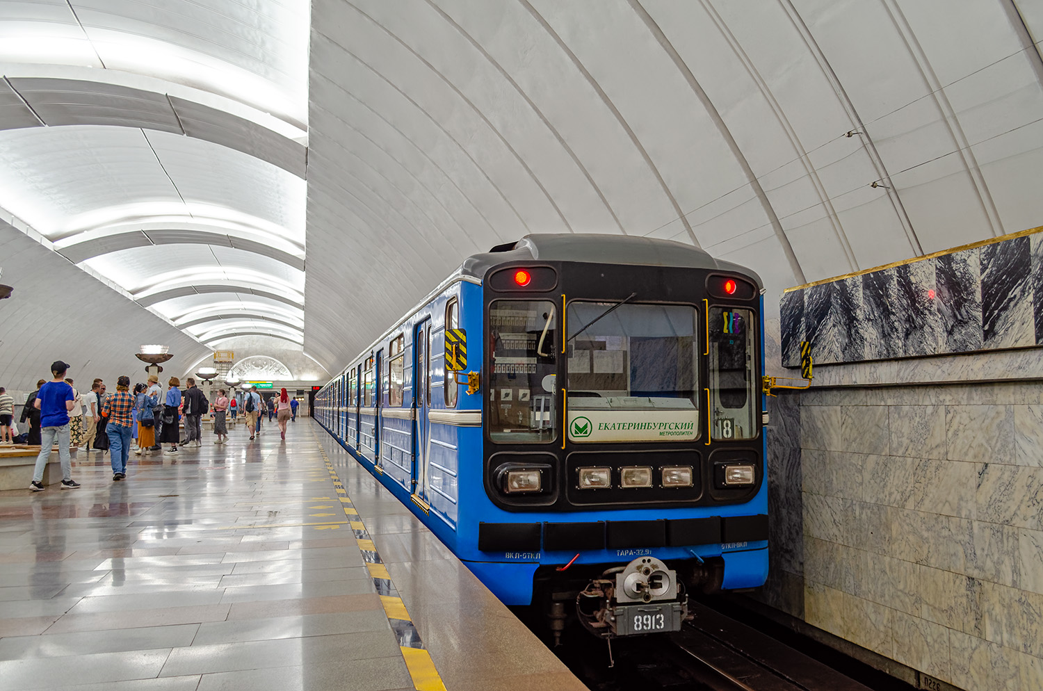 Екатеринбург, 81-717.5 (ЛВЗ/ВМ) № 8913