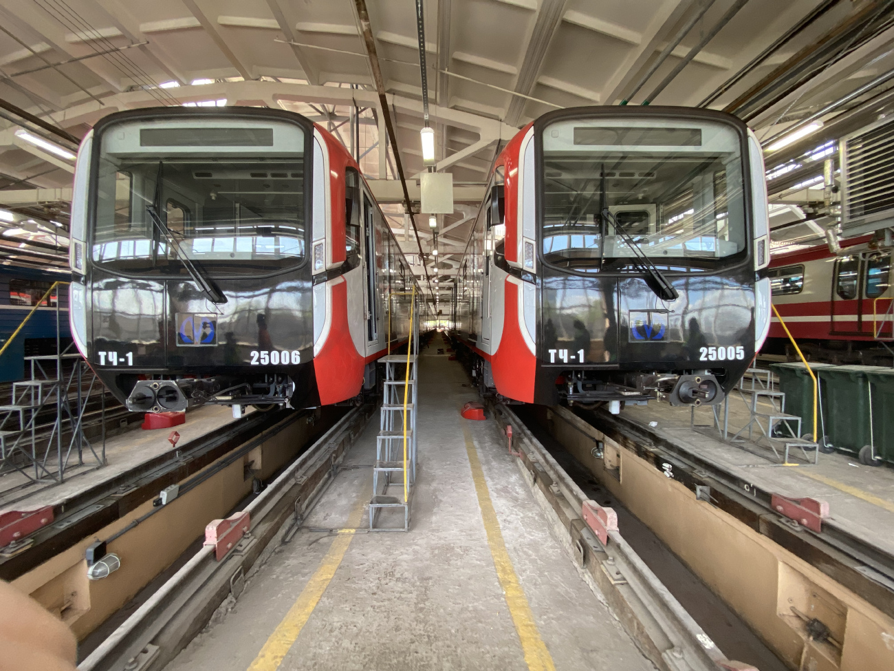 Санкт-Петербург, 81-725.1  «Балтиец» № 25005; Санкт-Петербург, 81-725.1  «Балтиец» № 25006