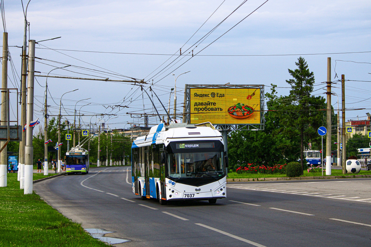 Волгоград, БКМ 32100D № 7037
