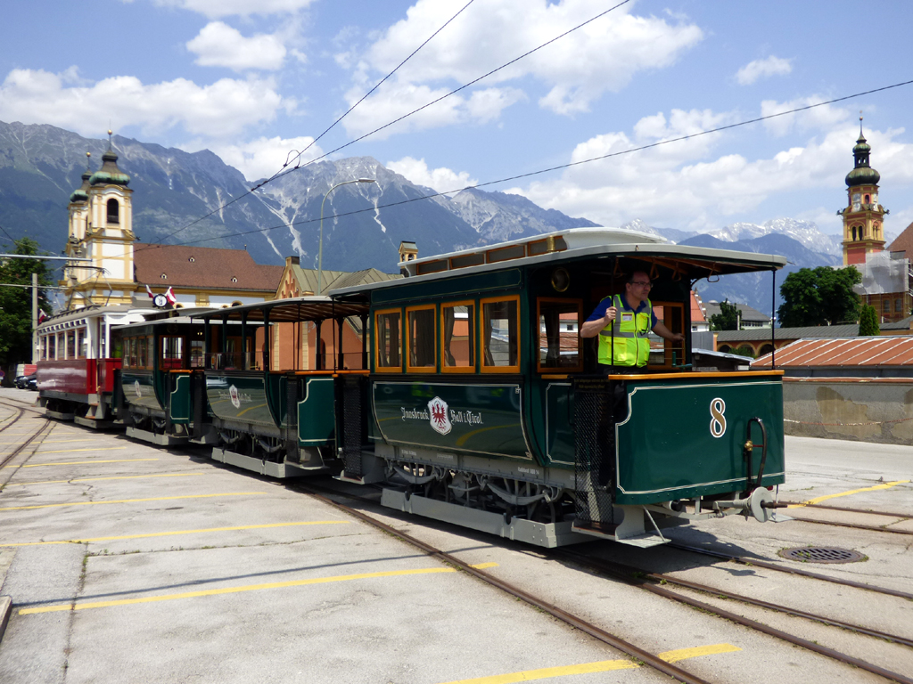 Innsbruck, Graz 2-axle trailer car č. 8; Innsbruck — "Mit alten Bahnen auf neuen Schienen"