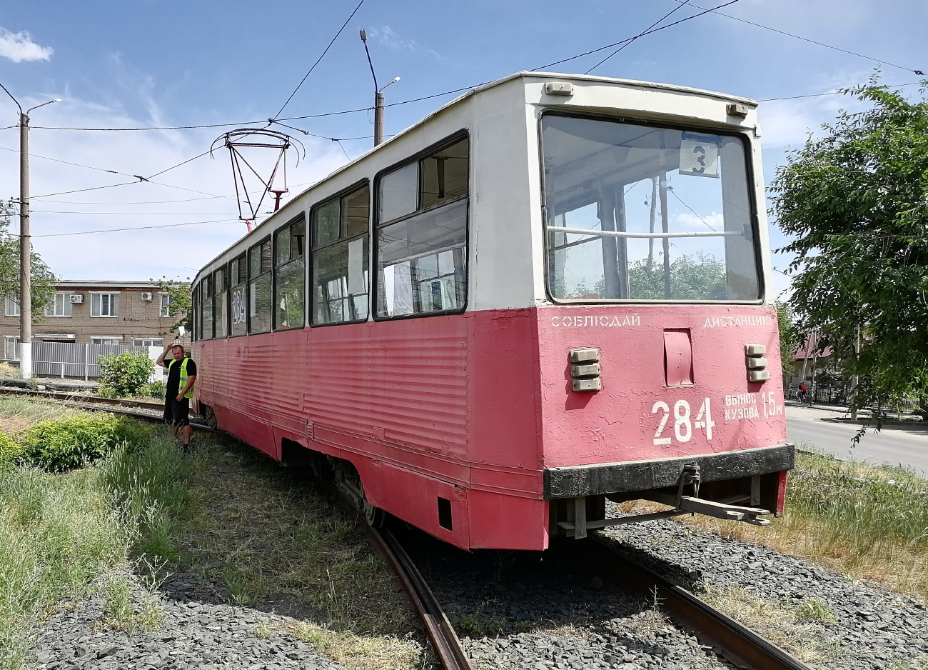 Орск, 71-605 (КТМ-5М3) № 284; Работники электротранспорта